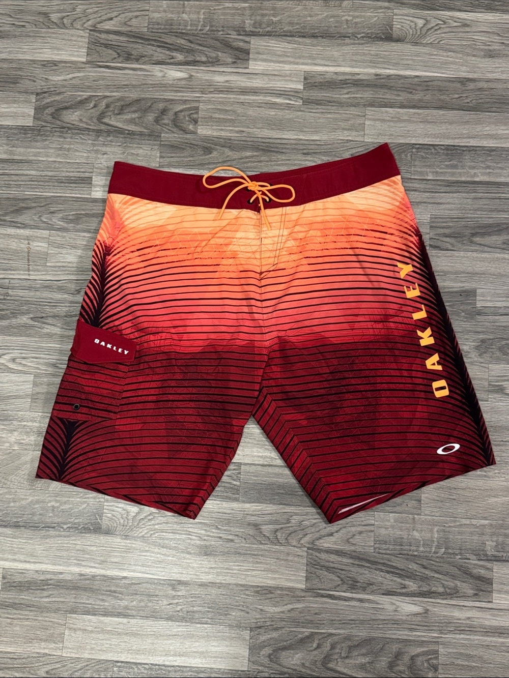 Oakley board shorts men’s sz 40